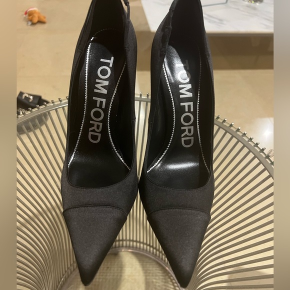 New Tom Ford Black Swarovski Pumps in Size US 8/38 (EU) - Picture 15 of 17